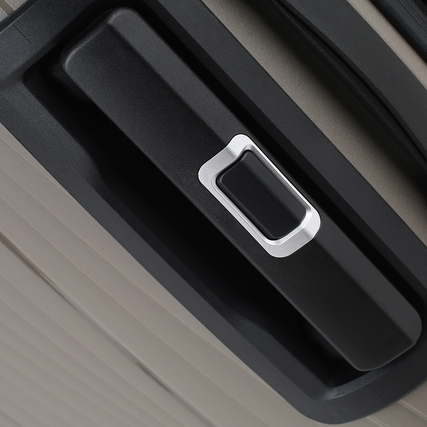 Чемодан средний M из полипропилена Sun Voyage Elite