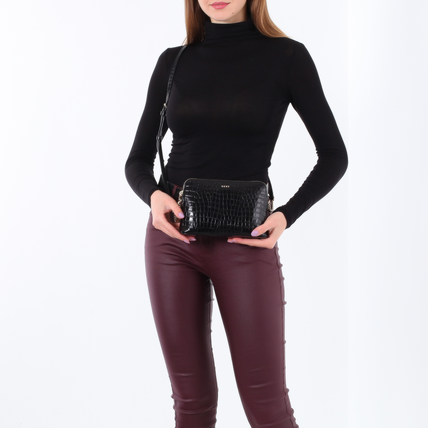 Сумочка с отделкой под крокодила DKNY Bryant