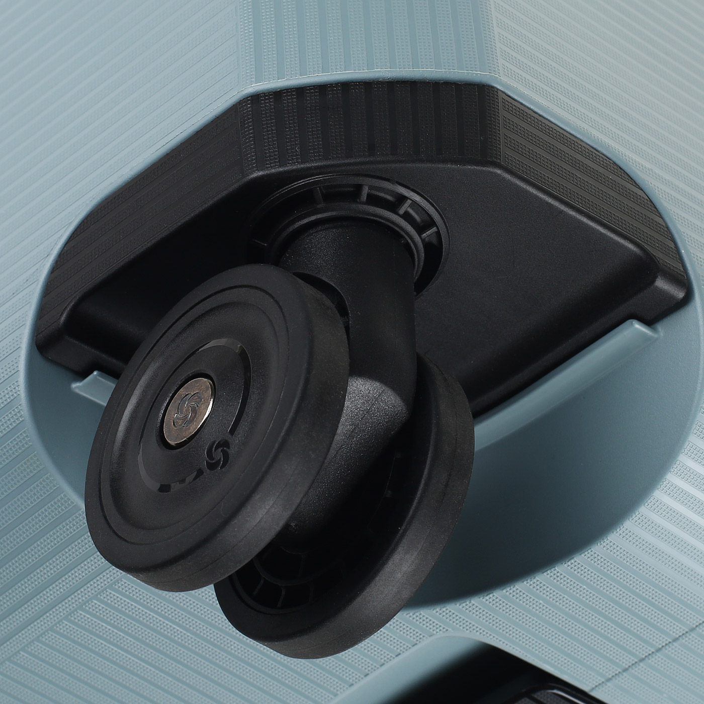 Чемодан большой L из полипропилена с кодовым замком Samsonite Magnum ECO