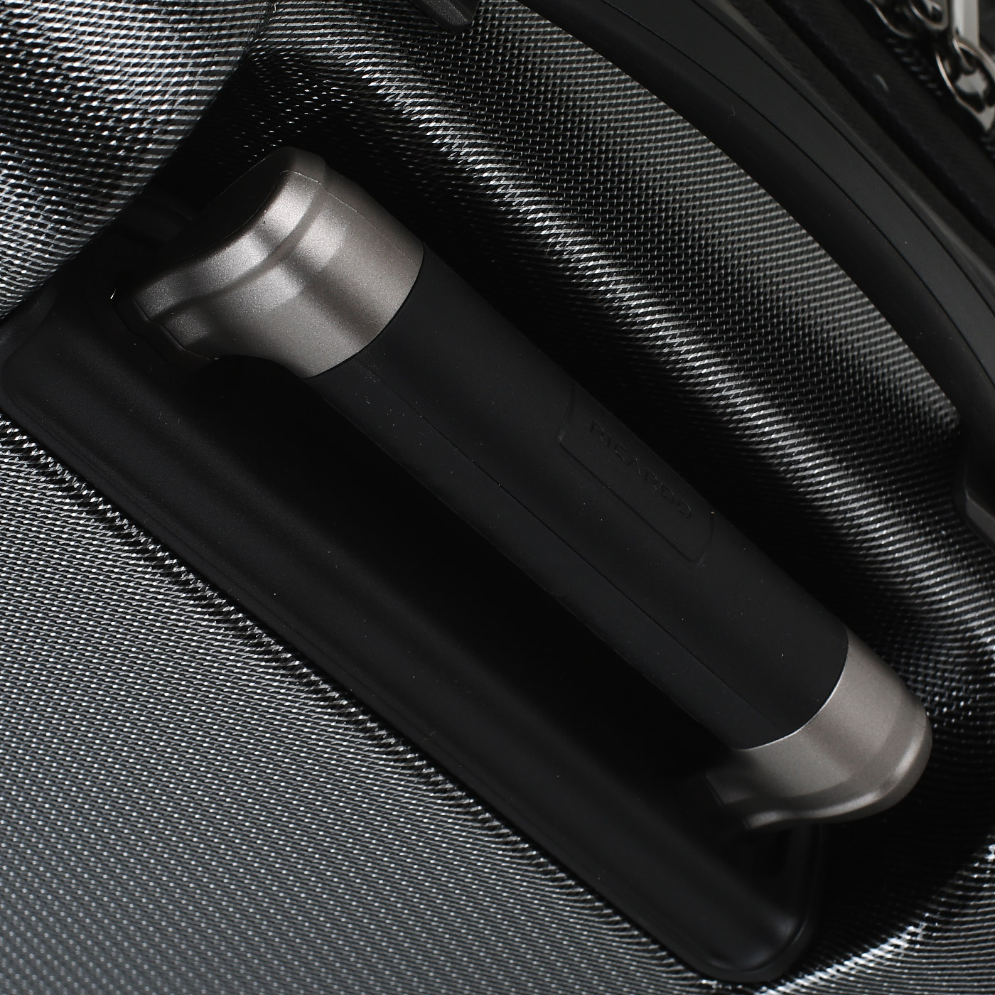 Чемодан средний M из поликарбоната с кодовым замком Ricardo Beverly Hills Cabrillo 2.0