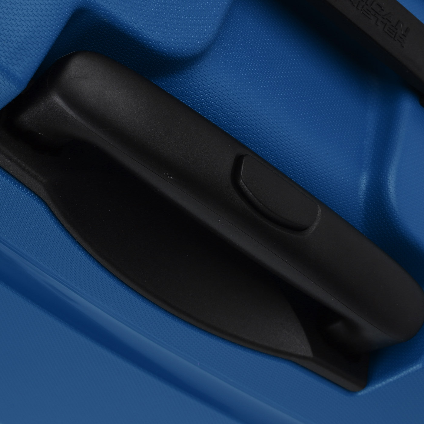 Чемодан большой L из полипропилена с кодовым замком American Tourister Bon Air