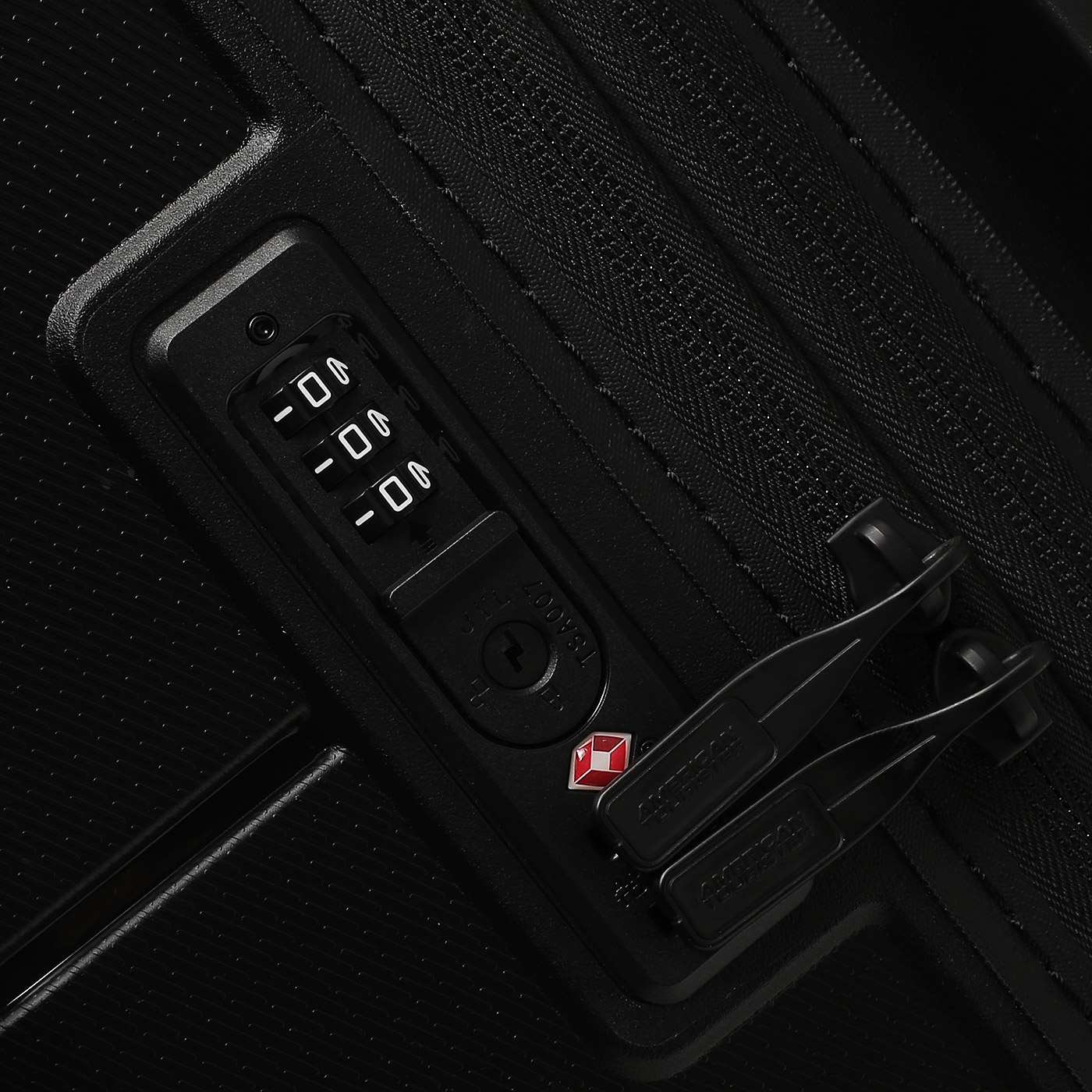 Чемодан большой L  American Tourister Dashpop