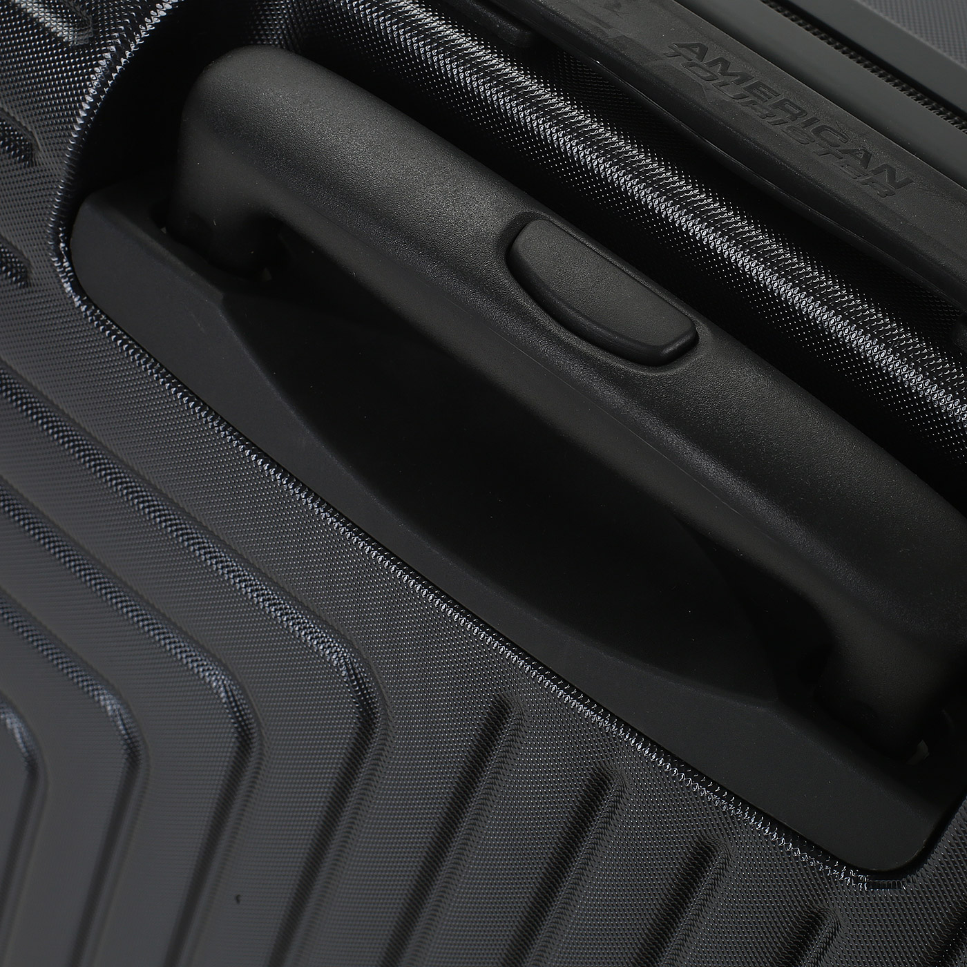 Чемодан для ручной клади из поликарбоната с кодовым замком American Tourister Mighty Maze