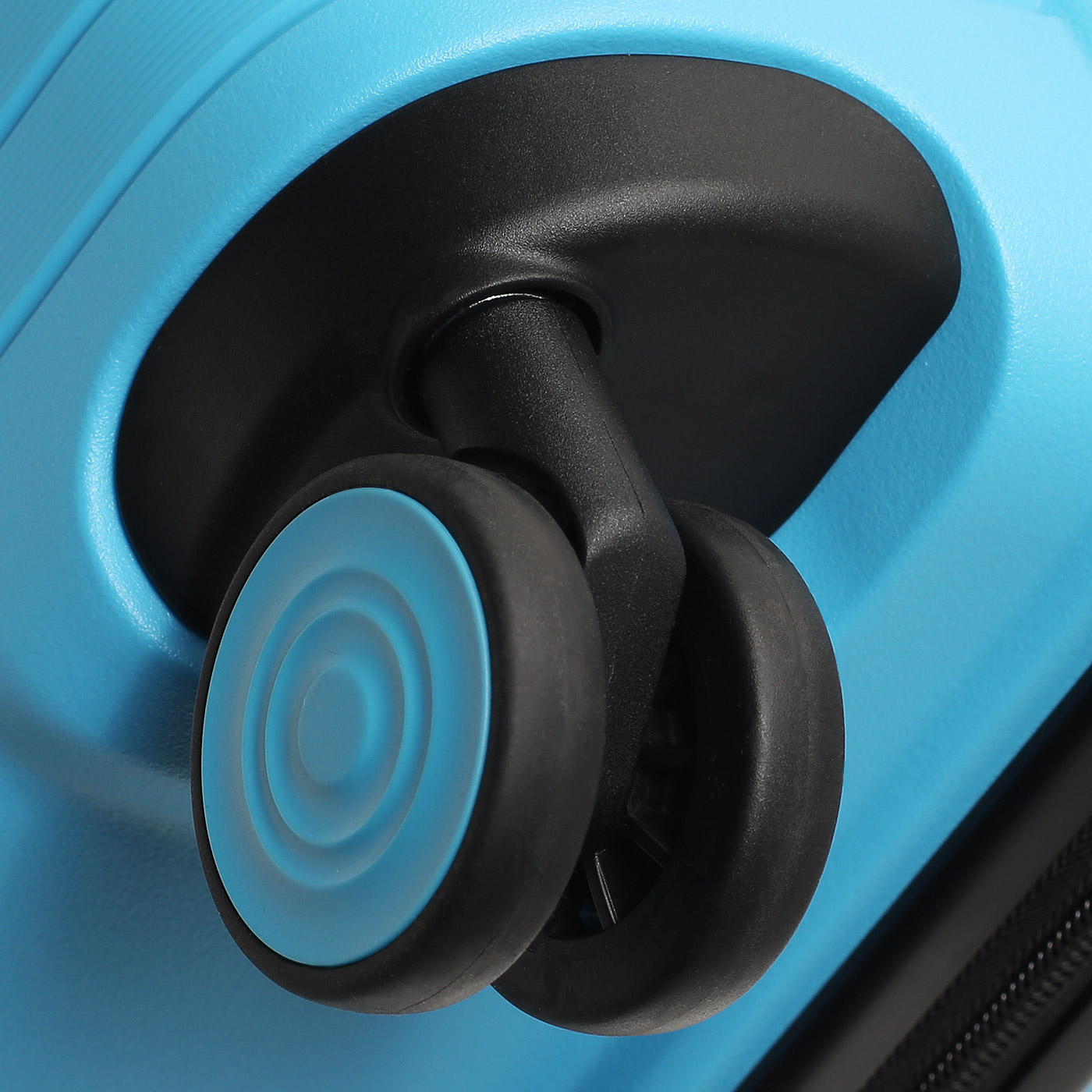 Чемодан средний M из полипропилена Eberhart Eagle